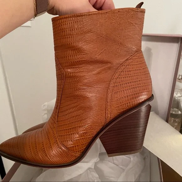 Sarto by Franco Sarto Valentina Ankle Bootie - Picture 2 of 12